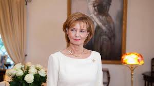 Cu acest prilej, ministrul culturii, domnul bogdan gheorghiu, a anunțat că guvernul româniei va sprijini reabilitarea castelului peleș. Povestea FabuloasÄƒ A Principesei Margareta Din Exil La Prima Femeie Din Istorie Care A Devenit È™ef Al Casei Regale A Romaniei Editia De Dimineata