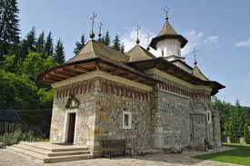Plecam de la manastirea arbore catre urmatoarea noastra destinatie manastirea putna, o destinatie cu rezonanta istorica, un obiectiv de calibru de pe teritoriul tarii noastre. MÄnÄstirea SihÄstria Putnei Wikipedia