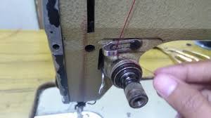 Dilengkapi dengan sistem pelumasan otomatis, mesin ini tetap bersuara halus dengan hasil berkualitas meskipun digunakan dalam kecepatan. Cara Memasang Benang Mesin Jahit Juki Youtube