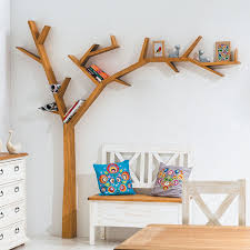 imposanter baum als aussergewohnliches design regal regal design kinder zimmer deko kindergarten regale