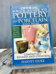 Official Price Guide to Pottery and Porcelain: 8th Edition Duke, Harvey  9780876378939