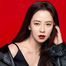 Born on august 15, 1981, as cheon seong im, she always wanted to become an actress and chose her stage name from two famous actors, song seung heon and song hye gyo. Song Ji Hyo ì†¡ì§€íš¨ Posts Facebook