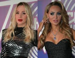 Одна из самых самобытных звезд, чья фамилия — уже отдельный бренд loboda, родилась в киеве под знаком зодиака весы в семье инженеров. Kalashnikovu Voshishaet Figura Lobody