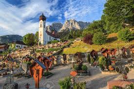 Seit januar 2016 sind unsere drei pfarrgemeinden st. Grainau Village And Zugspitze Top Of Germany Stock Photo Picture And Royalty Free Image Image 27258862
