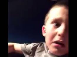 Un niño se quedó sin cinturón de seguridad en pleno vuelo de una montaña  rusa