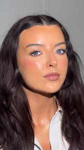 Glitter eyes & burgundy eyeliner = perfect combo 🤌🏻✨ ,  @urbandecaycosmetics space cowboy , @rhode pocket blush