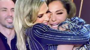 Μπορεί η άννα βίσση να είναι θετική στο ενδεχόμενο συμμετοχής στο νέο παιχνίδι του αντ1 «the voice», ως μέλος της κριτικής επιτροπής, όμως, για να πει το οριστικό «ναι» θα πρέπει από το καρνέ. J2us Final Anna Vissi Despina Vandi In A Historical Duet Video