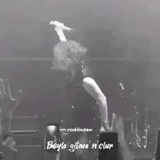 Boyle Gitme N Olur Istek Sarki Video 2020 Muzik Indirme Sarkilar Muzik Alintilari