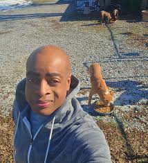 You'd think we never feed her! Show me your pathetic moochers!! 🐾🐾💜