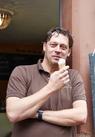 Teil zwei der eröffnung seines programms ist auch immer der gleiche spruch: Jochen Jung Makes The Ice Cream Himself And It S Made Exclusively From Fresh Ingredients Kfw Stories
