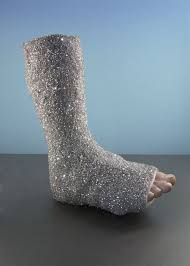 Pin By K Bab On Dorados Plateados Y Brillos Cast Decoration Leg Cast Sparkles Glitter