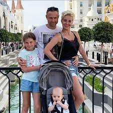 Jun 15, 2021 · наставник «ростова» валерий карпин прокомментировал поражение сборной россии в матче. Pyataya Doch Futbolnyj Trener Valerij Karpin Vnov Stal Otcom Hello Russia