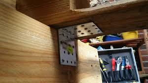 Anleitung Palettensofa Mit Schrager Ruckenlehne Selber Bauen In 2020 Palette Selber Bauen Paletten