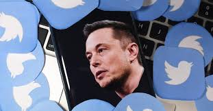 Nuits au bureau et licenciements massifs, la première semaine d'Elon Musk  chez Twitter