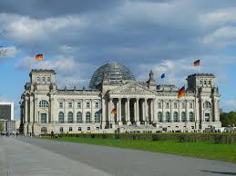 Dai uno sguardo alla nostra raccolta di foto e immagini editoriali stock a tema plenary session bundestag berlin. Hd Wallpaper White Concrete Building Reichstag Berlin Bundestag Government Wallpaper Flare