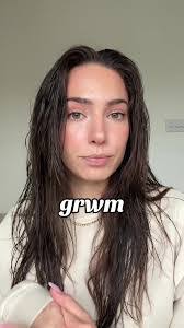 Melanie Sharkey's Instagram, Twitter & Facebook