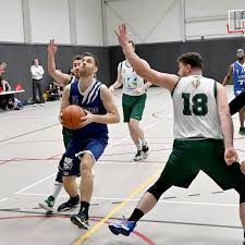 Gennepenaar Aaron Dekker is enige Nederlandse vaste kracht bij Cougars: de  'big guy' tussen de baltovenaars