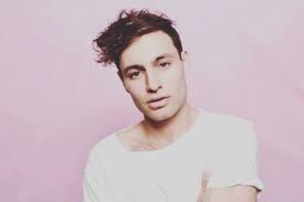 Yoke Lore: Neuer Ohrwurm „Beige“ mit tiefgründigem Video