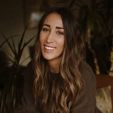 Heather Pennell's Instagram, Twitter & Facebook