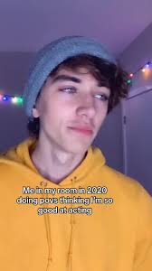 I love gavin but his old tiktoks are somthing else 💀😨 #gavincasalegno  #summeriturnedpretty #tiktok #acting #funny #cringe #real