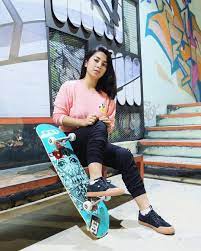 Dinda Kirana S Di Instagram Skateboarding Is Unique Because You Never Beat The Game You Never Win It Never Ends It S Just It Nev Selebritas Aktris Gambar