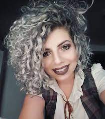 20 Amazing Short Curly Hairstyle For Round Faces Curly Hair Styles Short Curly Hair Trendy Short Hair Styles