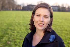 Amy Gray's Instagram, Twitter & Facebook