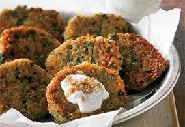 Recette De Croquettes De Quinoa Sauce Au Yogourt Et Au Citron Coup De Pouce Food Quinoa Recipes Fresh Food