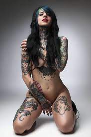 Tattoo model Heidi Lavon 