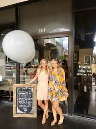 Gallery furniture customers bessie and stephanie share their experiences shopping at gallery furniture! Bookshelf Styling Tips With Gallery Furniture It S Not Hou It S Me