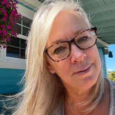 What is the story behind the tradition of kissing a pig during Homecoming  week at Crown College?