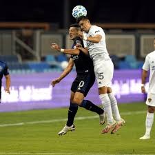 Footballer who played as a defensive midfielder, and is the manager of major league soccer club san jose earthquakes. Mls Matias Almeyda Sonrio En Un Clasico Con Guino Para River