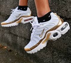 Watch free online tv stations from all over the world. Epingle Sur Sneakers