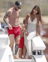 Antonella roccuzzo is one of the most sensual wags of footballers and undoubtedly probably the luckiest lady on the planet who had the opportunity to be essential for the existence of the most prestigious figure, lionel messi. 11 Antonella Roccuzzo Ideas Antonella Roccuzzo Messi Lionel Messi