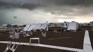 Espero les guste y no olvides suscribirte gracias por ver. Pinamar Un Tornado Atraveso La Ciudad Y Arraso Con Techos Arboles Cables De Luz Y Balnearios Infobae