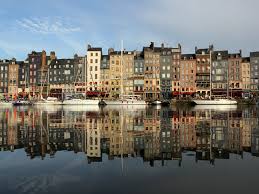 Honfleur — ɔ̃ flœːr, hafenstadt in der normandie, département calvados, frankreich, auf dem linken ufer der seinemündung, 8 300 einwohner; Eglise Sainte Catherine Honfleur Normandie Urlaub Frankreich
