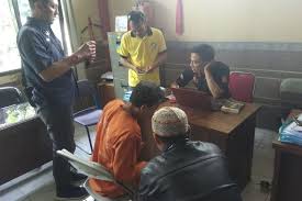 Posted by unknown posted on 5:04 pm with no comments. Pelaku Cabul Anak Kandung Di Tasikmalaya Sempat Sembunyi Sepekan Di Atap Rumah