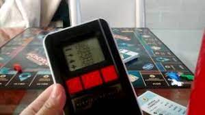 El juego incluye una unidad de banco electrónico. Como Jugar Con El Banco Electrico De Monopoly Youtube