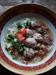 Tumis bahan a sehingga kekuningan.masukkan isi ayam.gaul sehingga separuh masak dan barulah masukkan air. Bakso Yang Sangat Sedap Azie Kitchen