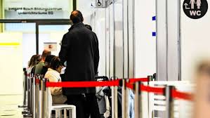 Die abläufe im impfzentrum sind klar geregelt, damit sich alle gut orientieren können. Coronavirus In Stuttgart Wie Ein Termin Im Impfzentrum Ablauft Stuttgart Stuttgarter Zeitung