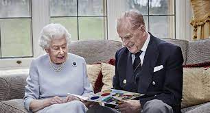 The 2021 fia formula 2 championship is a motor racing championship for formula 2 cars that is sanctioned by the fédération internationale de l'automobile (fia). Britska Kralovna Alzbeta Ii A Princ Philip Se Nechali Ockovat Idnes Cz