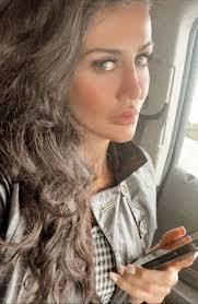 Roseann Pitts's Instagram, Twitter & Facebook