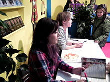Das haus anubis is de duitse remake van de studio 100 productie het huis anubis die in september 2006 voor het eerst werd uitgezonden. Het Huis Anubis Wikidata