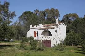 Real estate close to the sea and services, merging with nature, with high. Sardinien Ferienhaus An Strand Und Meer San Teodoro