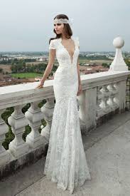 Romantico ed elegante, il pizzo conferisce all'abito da sposa un aspetto femminile ed etereo. Abiti Da Sposa Boho Chic Abito Lungo In Pizzo Bridal Dresses Berta Wedding Dress Backless Wedding