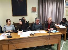Σε μία οργισμένη ανακοίνωση προχώρησαν οι επαγγελματίες των λαϊκών αγορών, έπειτα από τις εξαγγελίες της κυβέρνησης σχετικά με την παύση λειτουργία τους το σάββατο. Metakinoyntai Oi Laikes Agores Sta Xania Poy 8a Ginetai H Laikh Ka8e Mera Skepseis Kai Gia Koynoypidiana Zarpanews Gr