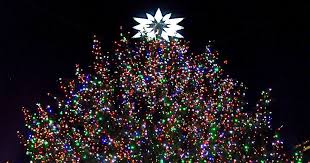 L Ast Night Rockefeller Center Rang In The Holiday Season With The Christmas Tree Lighting Ceremony The Christmas Tre Christmas Tree Holiday Lights Christmas