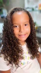 A soltura de cachos traz os seguintes benefícios: , ✨Reduz o fator  encolhimento, permitindo que o comprimento real do cabelo seja visto,  ✨Definir os cachos diminuindo o volume, ✨Melhorar a ...