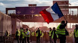 La france bouillonne depuis l'irruption des « gilets jaunes », le 17 novembre 2018. Justice Au Singulier Les Gilets Jaunes Desesperes Sont Les Plus Beaux