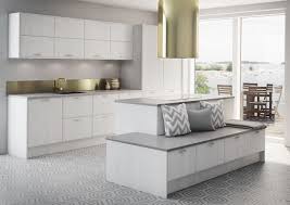 94 Design De Cuisine Blanche Et Grise Tendance Deco Pour 2019 Cuisine Grise Et Blanche Cuisines Deco Decoration De Cuisine Blanche